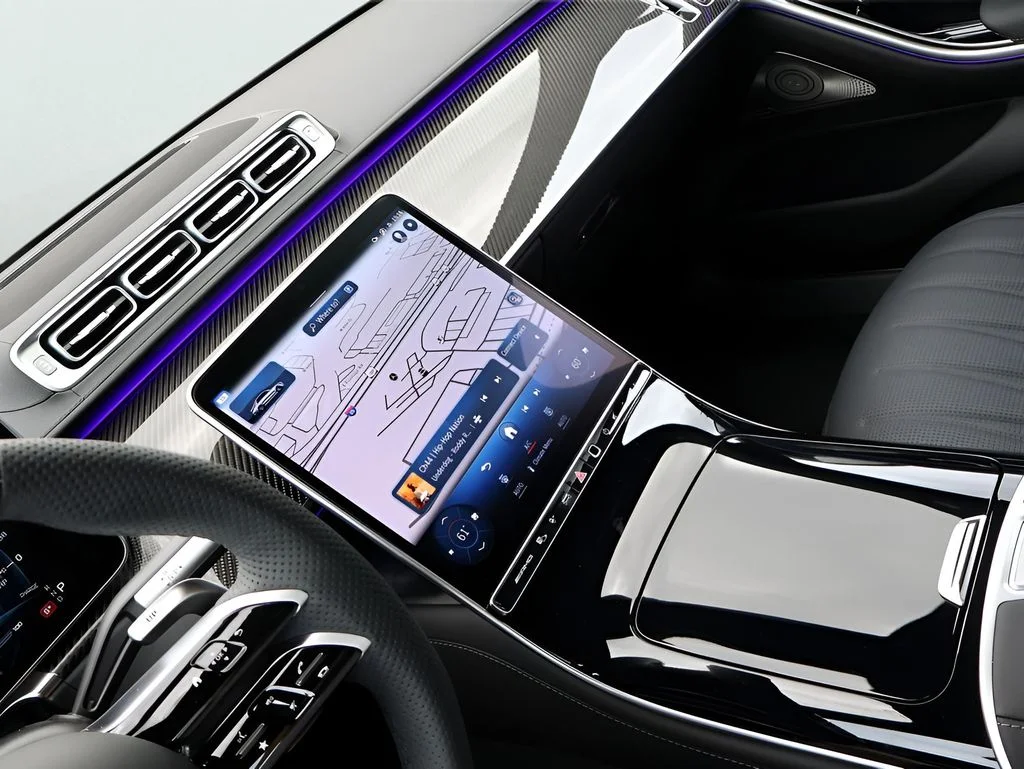 New 2025 MANUFAKTUR Moonlight White Metallic Mercedes-Benz S 63 E AMG® image 22