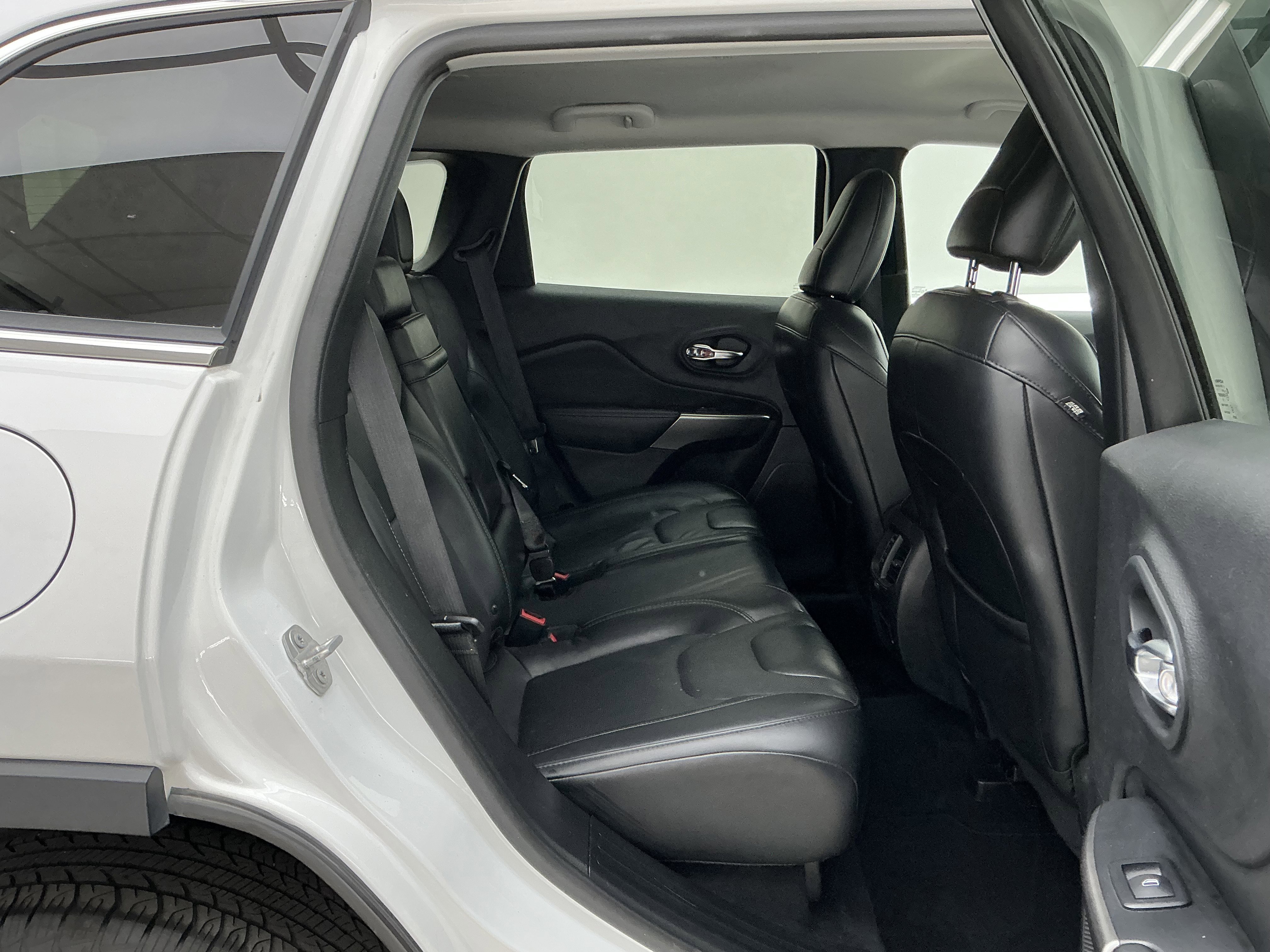 Used 2019 Bright White Clearcoat Jeep Limited image 23