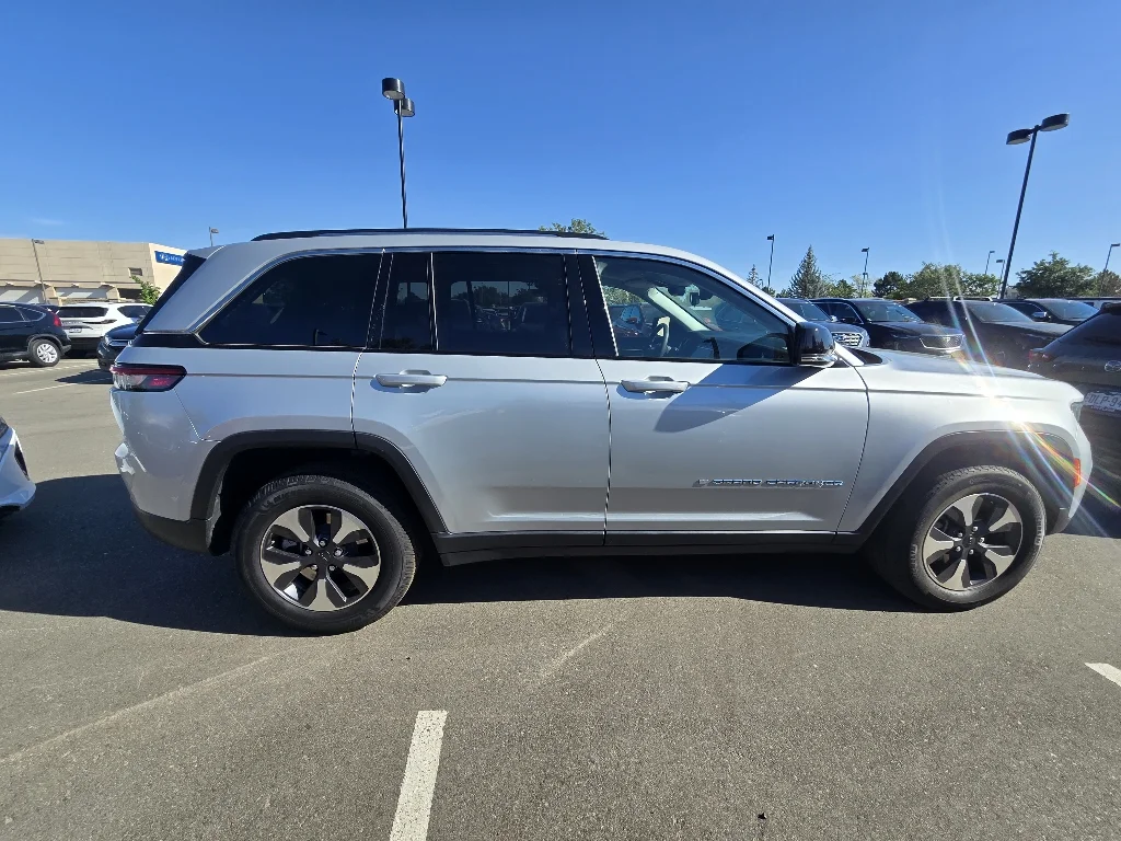 Used 2023 Silver Zynith Jeep 4xe image 6