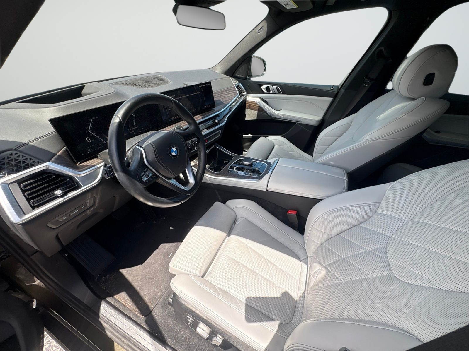 Used 2024 Green BMW sDrive40i image 5