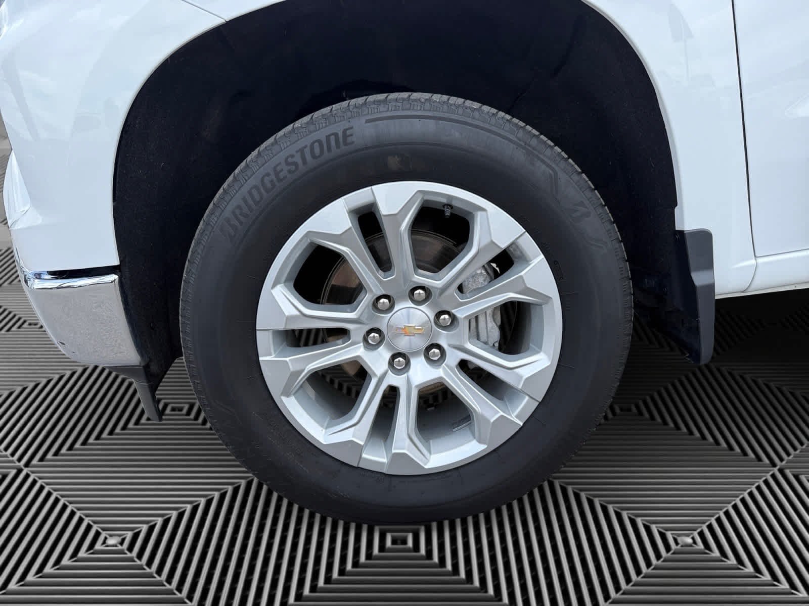 Used 2025 Summit White Chevrolet LTZ image 9