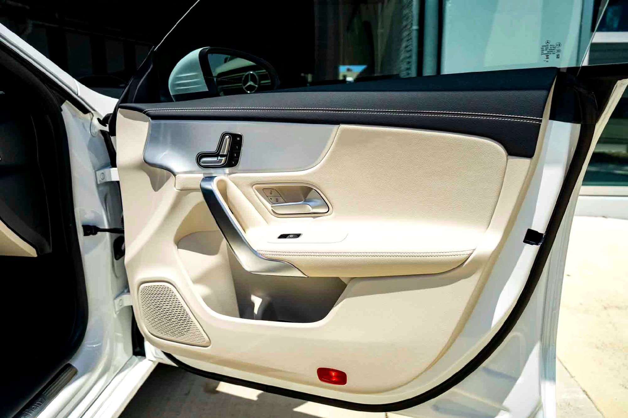 Used 2025 Polar White Mercedes-Benz CLA 250 image 32