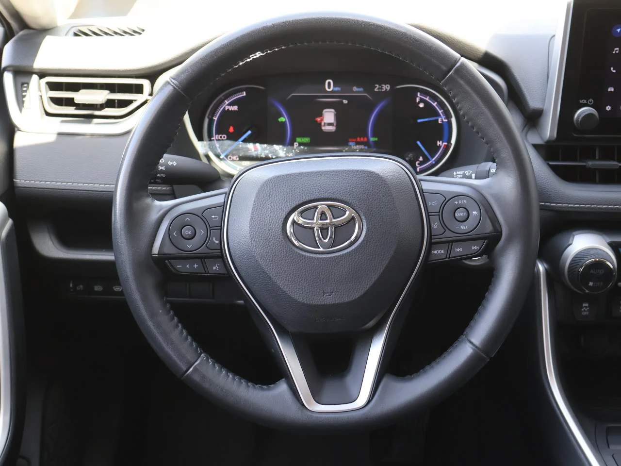 Used 2025 Silver Sky Metallic Toyota XLE image 13