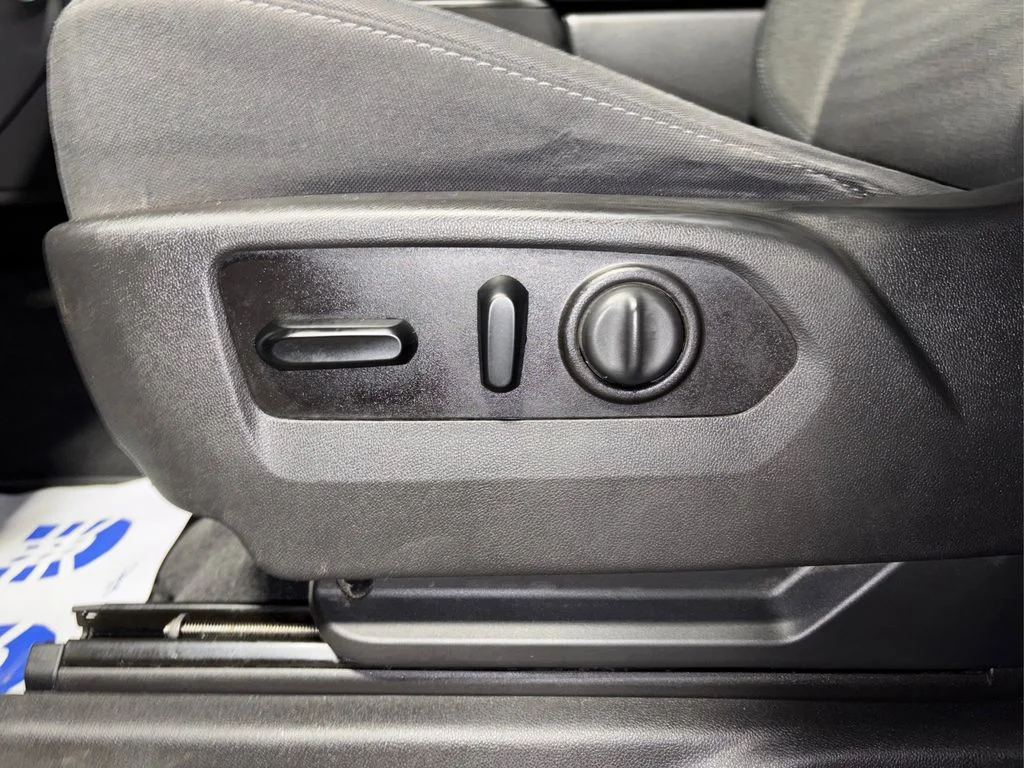 Used 2020 Shadow Gray Metallic Chevrolet LT image 32
