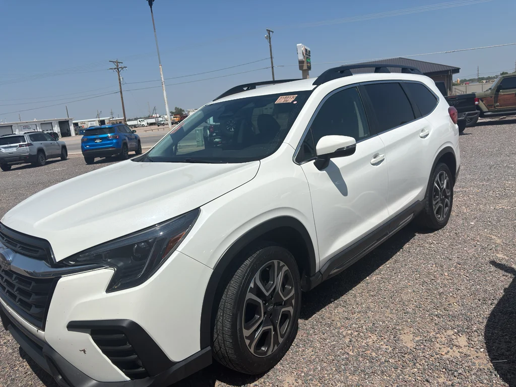 Used 2023 Crystal White Pearl Subaru Limited image 12