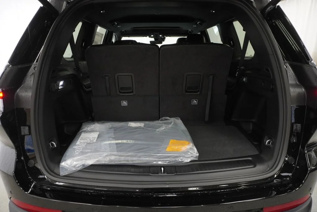 New 2026 Diamond Black Crystal Pearl-Coat Exterior Paint Jeep Altitude image 32
