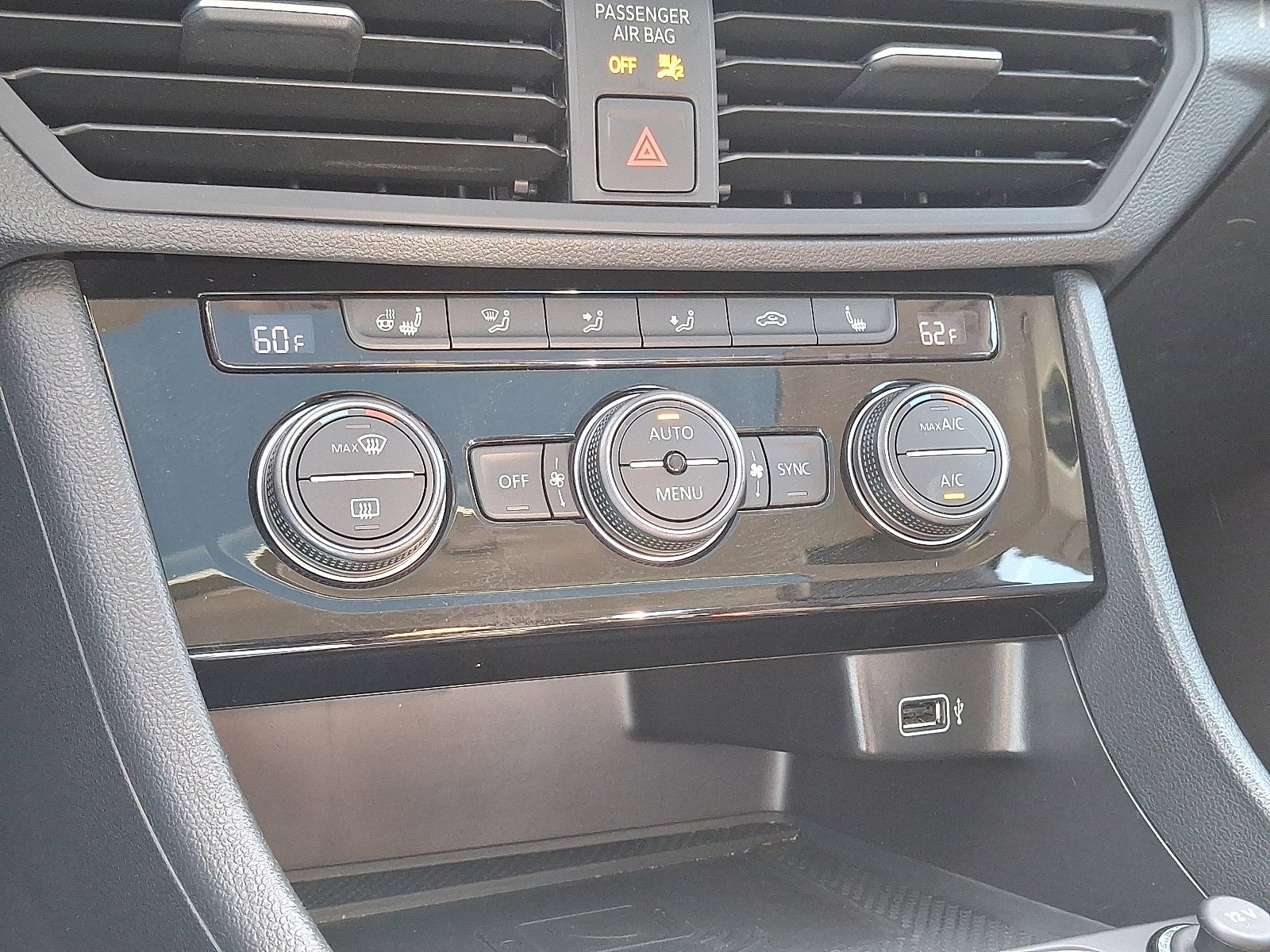 Used 2020 Platinum Gray Metallic Volkswagen SEL image 18