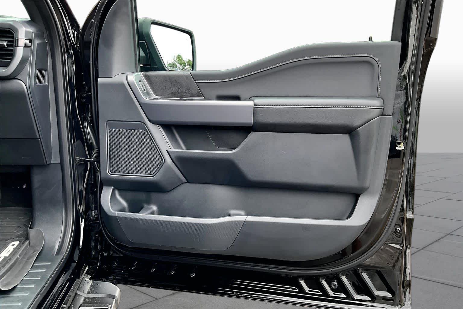 Used 2025 Agate Black Metallic Ford XLT image 23