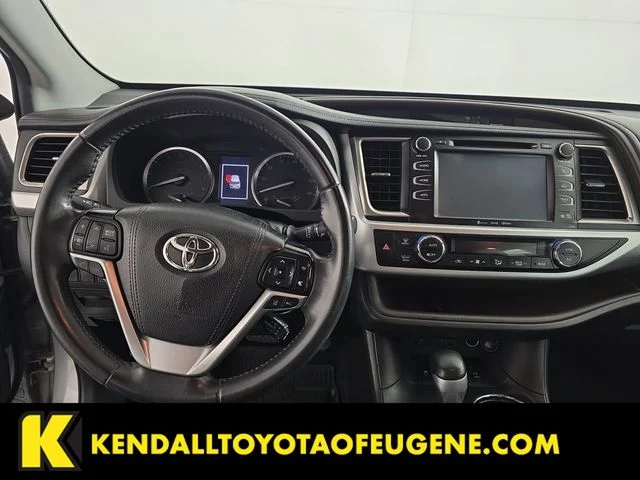 Used 2019 Silver Toyota XLE image 12
