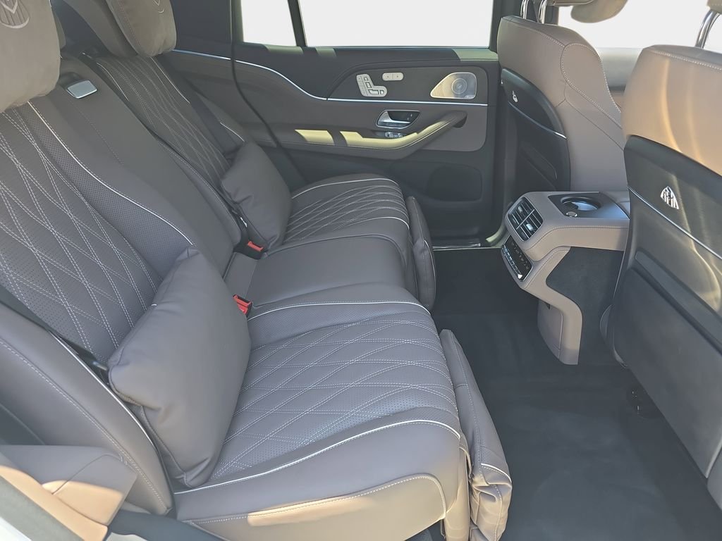 Used 2026  Mercedes-Benz Maybach GLS 600 image 13