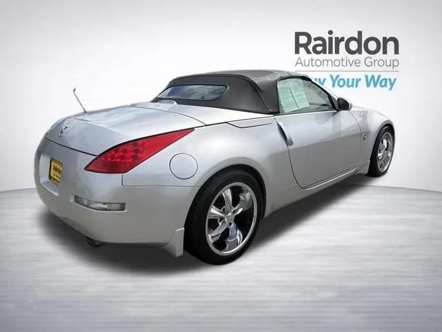 Used 2007 Silver Alloy Metallic Nissan Touring image 6