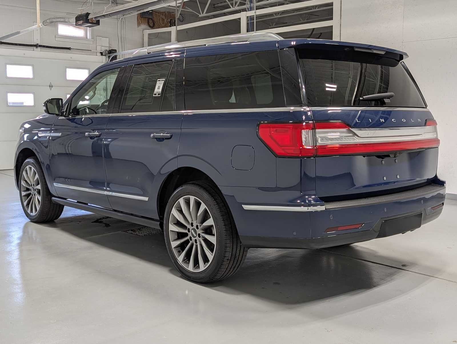 Used 2020 Rhapsody Blue Lincoln Reserve image 10