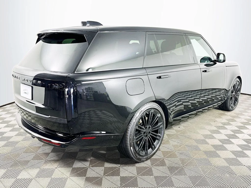 New 2026 Santorini Black Land Rover SE image 5