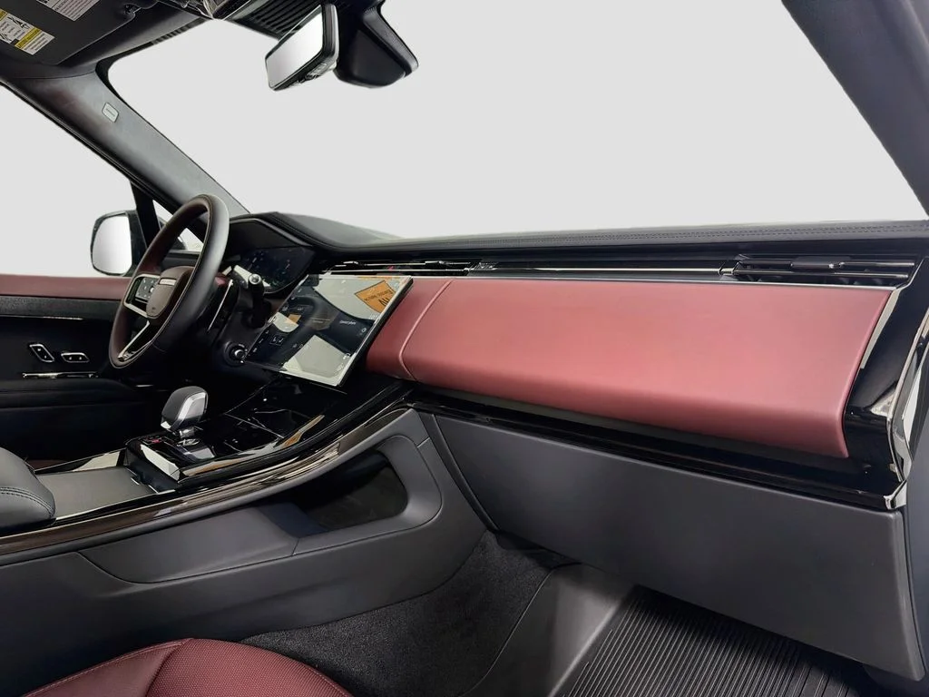 New 2026 Fuji White Land Rover Dynamic SE image 31