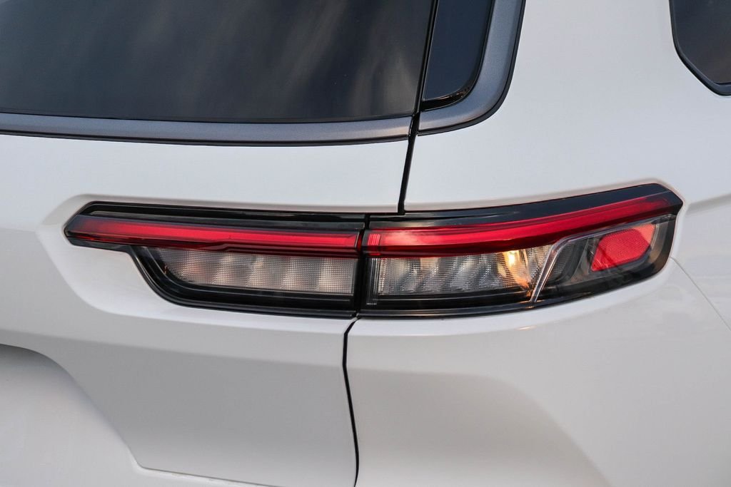 New 2026 Bright White Clearcoat Jeep Altitude image 10