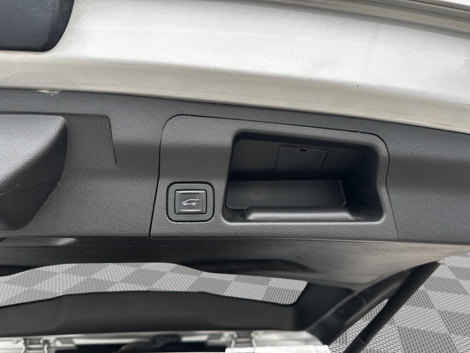 Used 2019 Quicksilver Metallic GMC SLT image 25