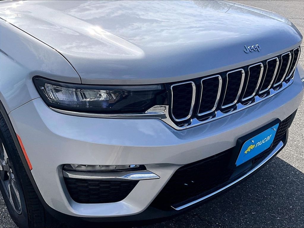 Used 2024 Silver Jeep 4xe image 32