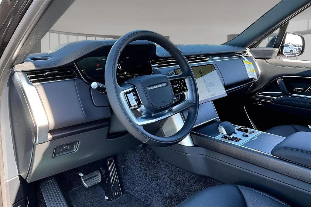 New 2027 Santorini Black LAND ROVER  image 7