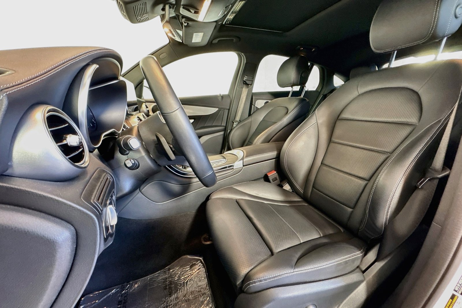Certified Used 2023 Polar White Mercedes-Benz GLC 300 image 19