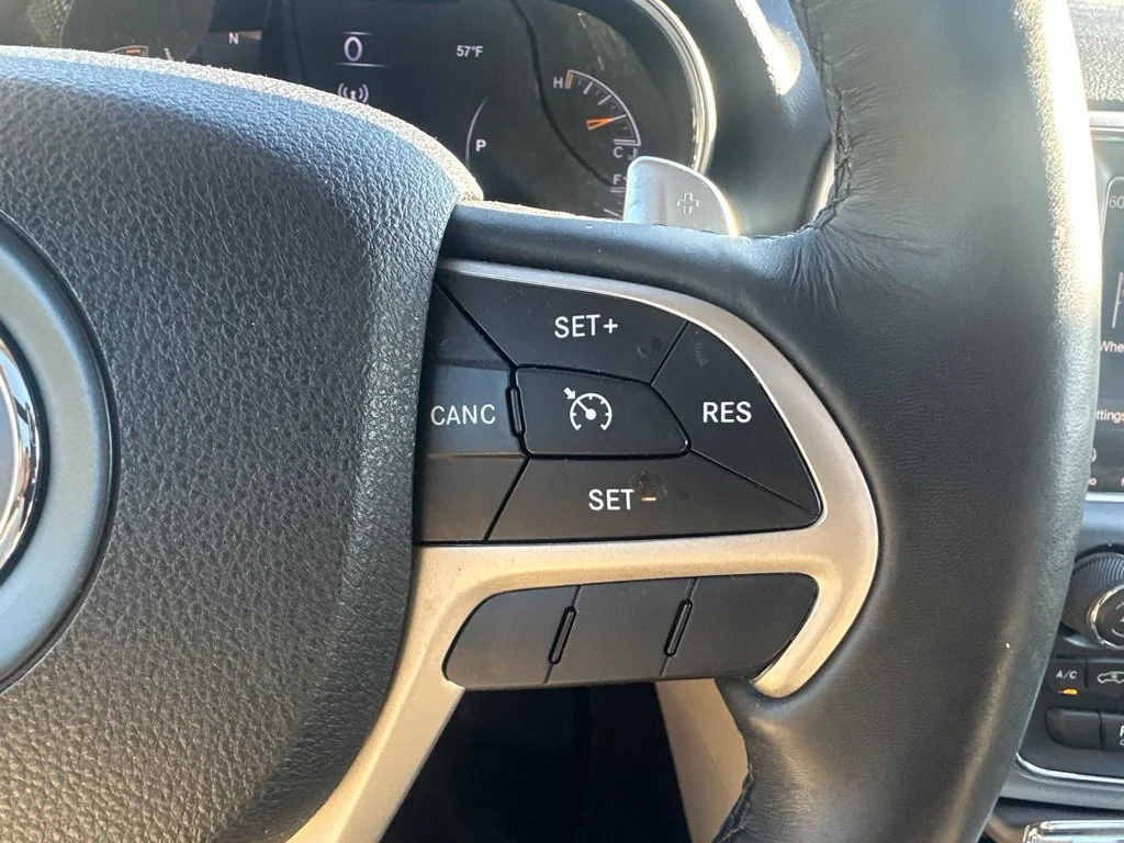 Used 2017 Velvet Jeep Limited image 16