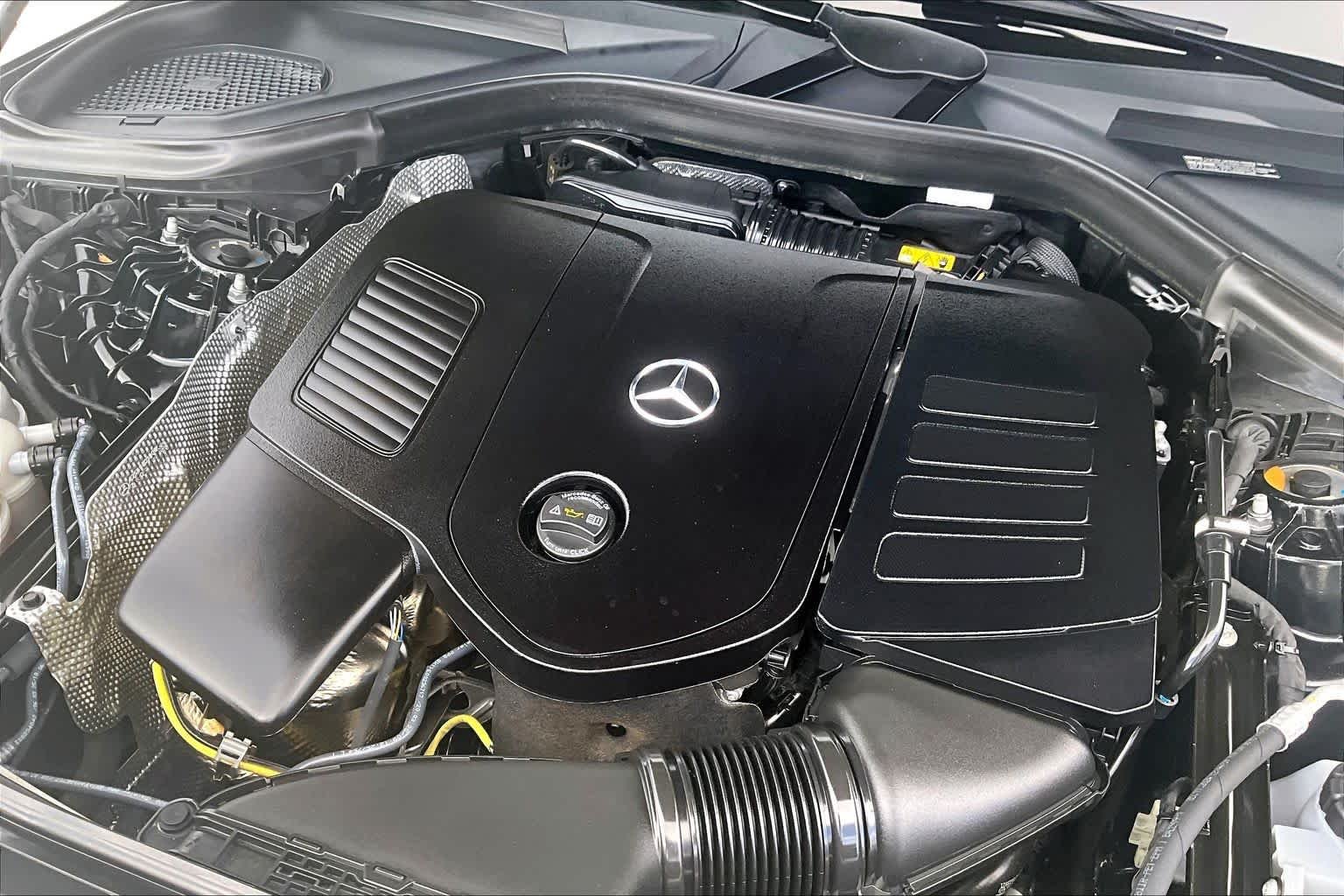 Used 2025 Black Mercedes-Benz GLC 300 image 31