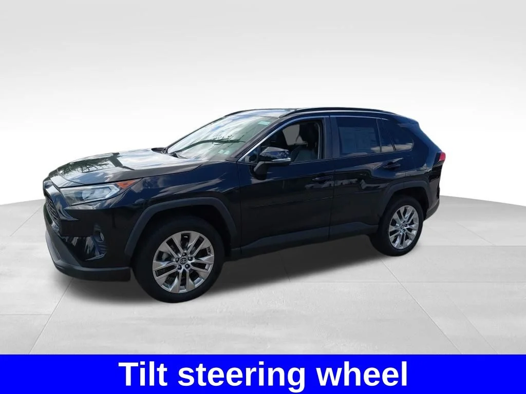 Used 2019 Black Toyota XLE Premium image 26