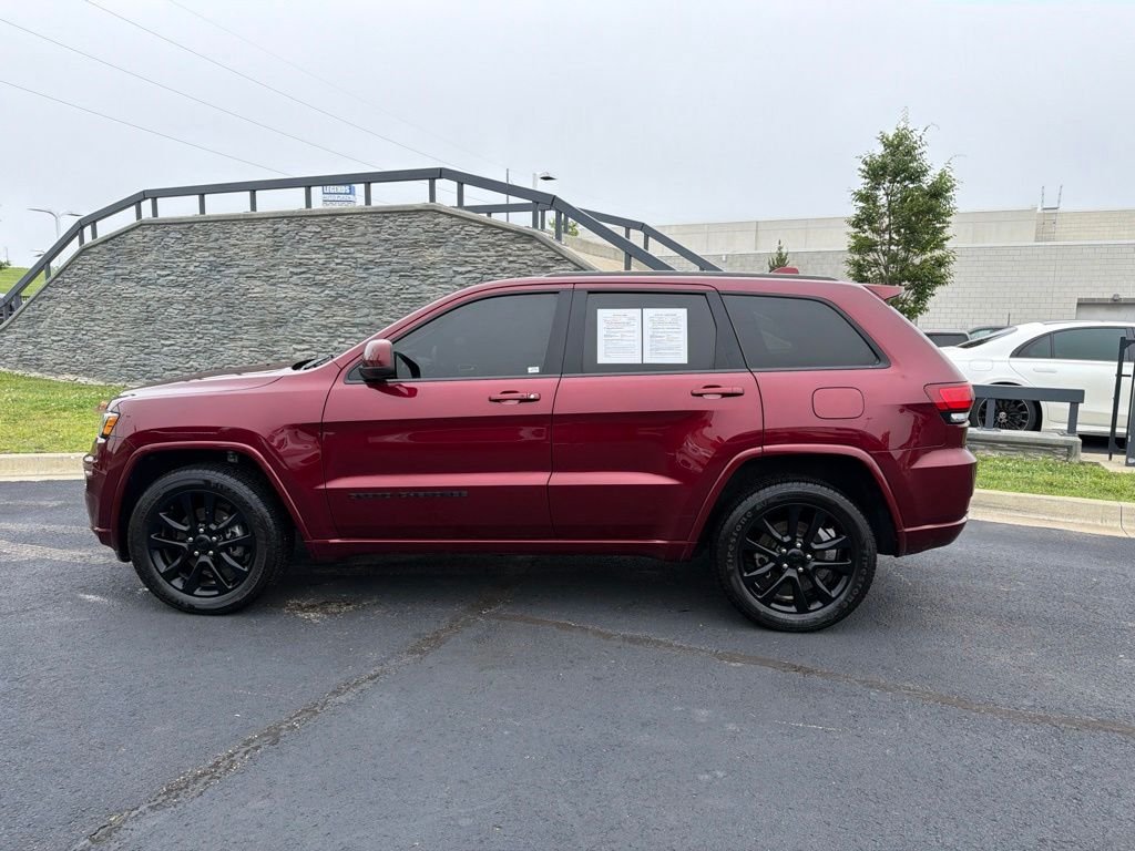 Used 2020 Red Jeep Altitude image 4