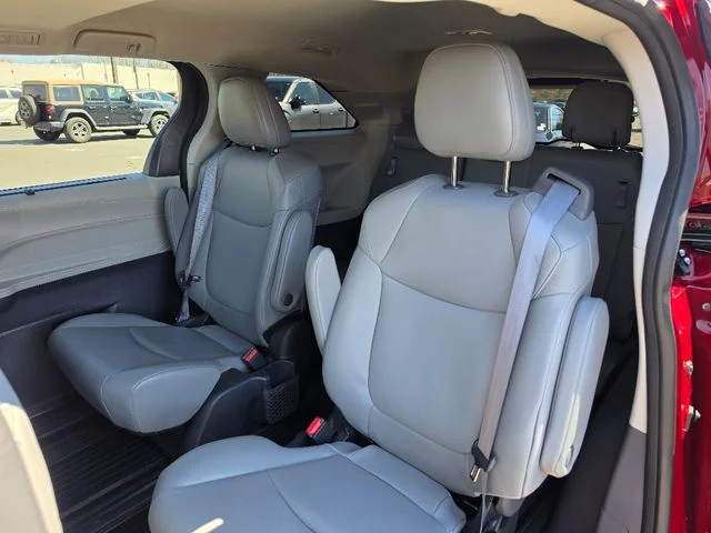 2023 Toyota Sienna XLE - Photo 23