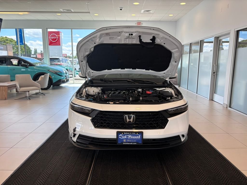 Used 2023 White Honda EX image 4
