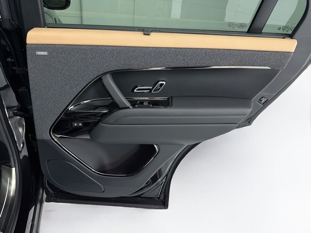 New 2026 Santorini Black Land Rover Dynamic SE image 27
