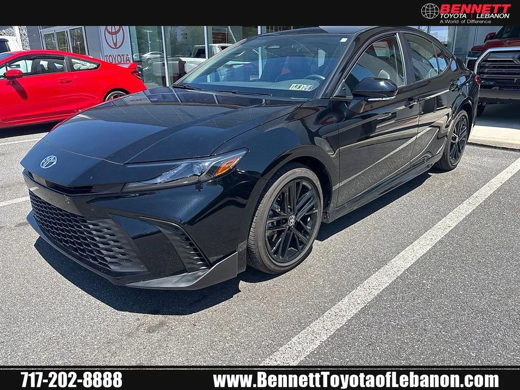 2025 Toyota Camry SE Hybrid's photo