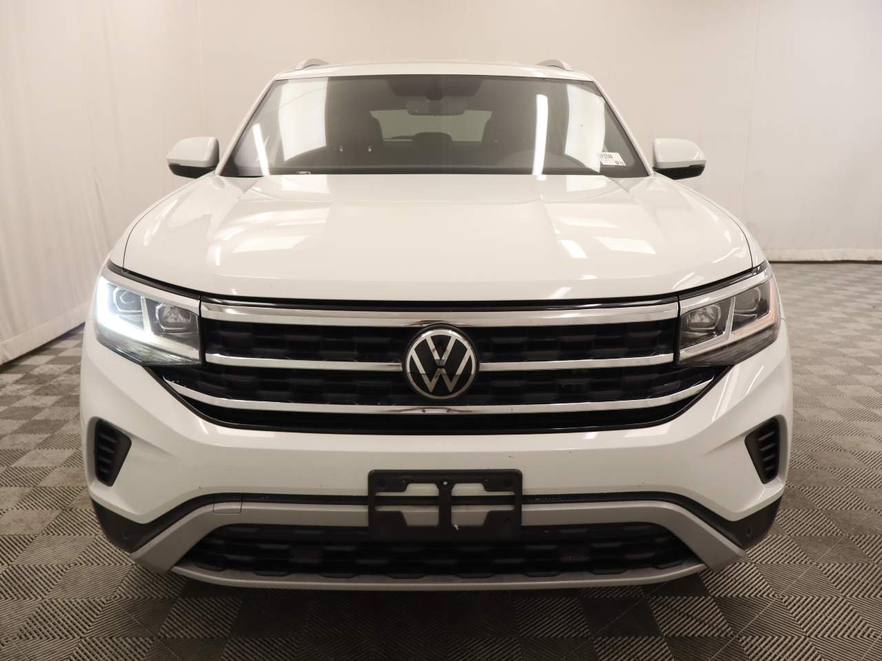 Used 2022 Pure White Volkswagen SE 4Motion image 4