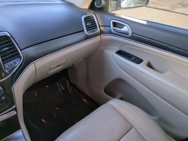 Used 2019 White Jeep Limited image 17