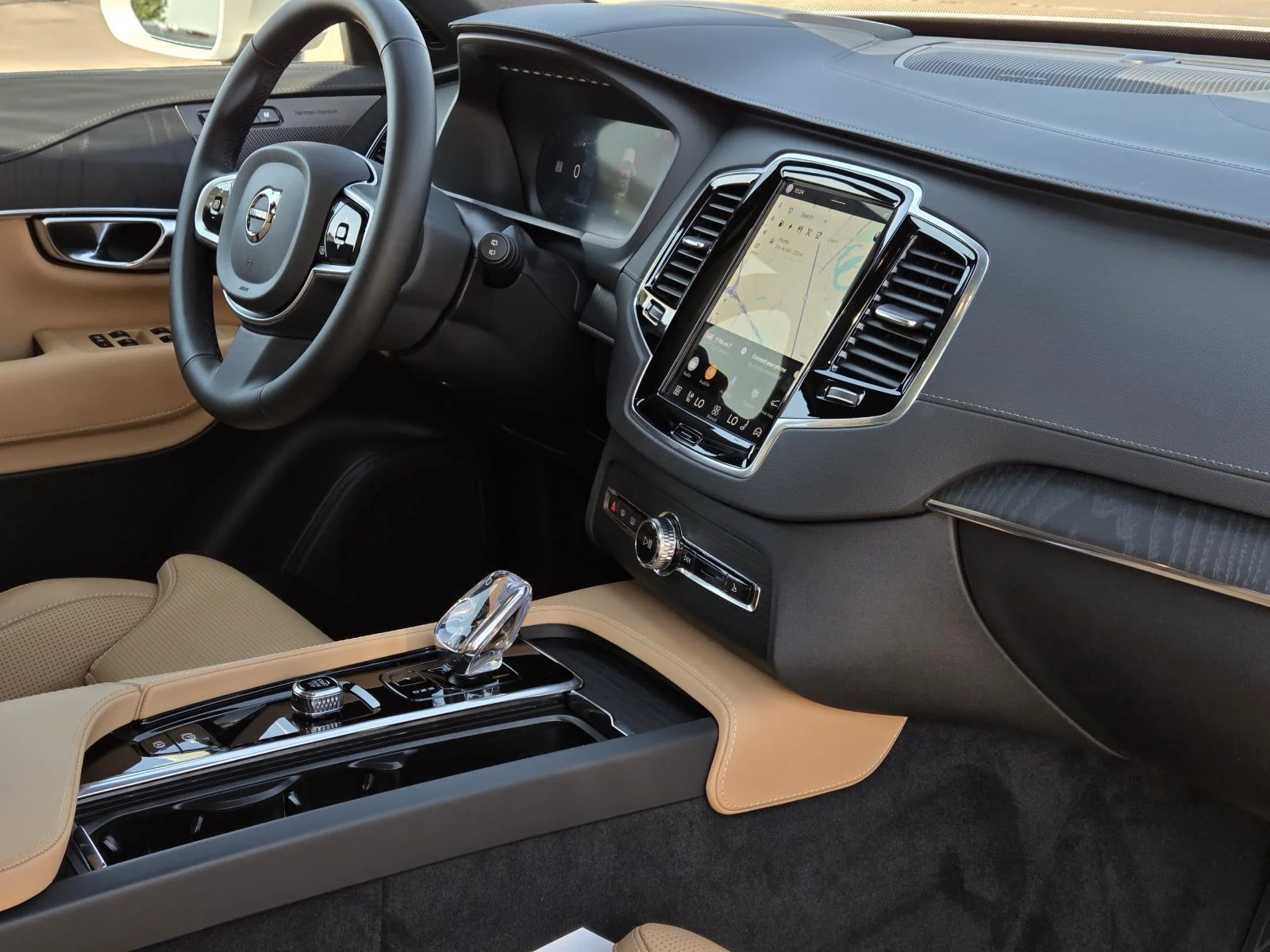 Used 2025 Crystal White Metallic Volvo Ultra image 44