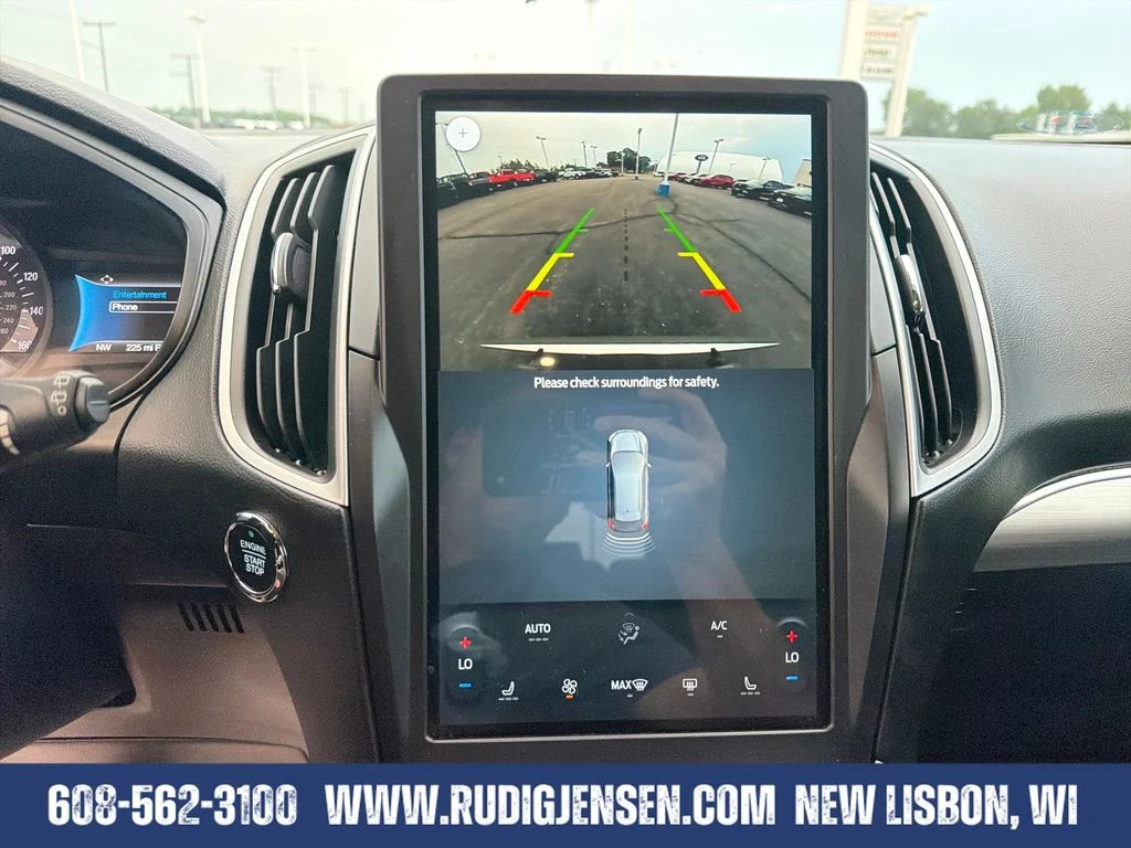 Used 2022 Silver Ford SEL image 19