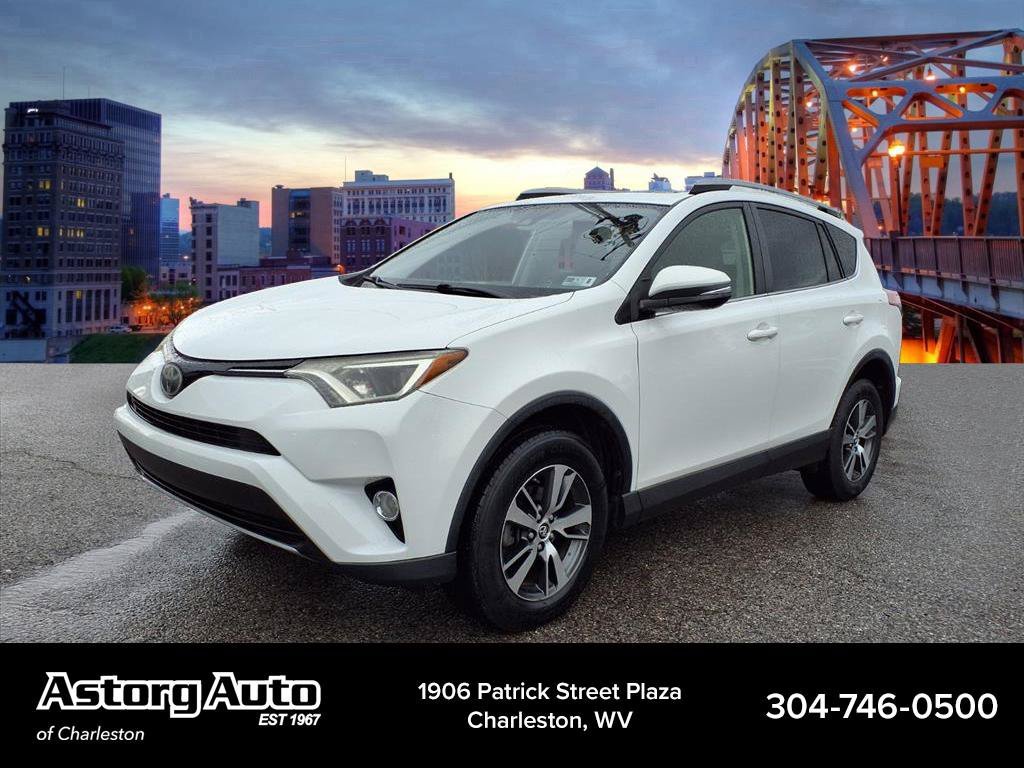 Used 2018 White Toyota XLE image 7