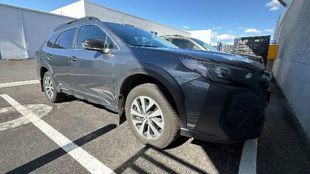 2023 Subaru Outback Premium's photo