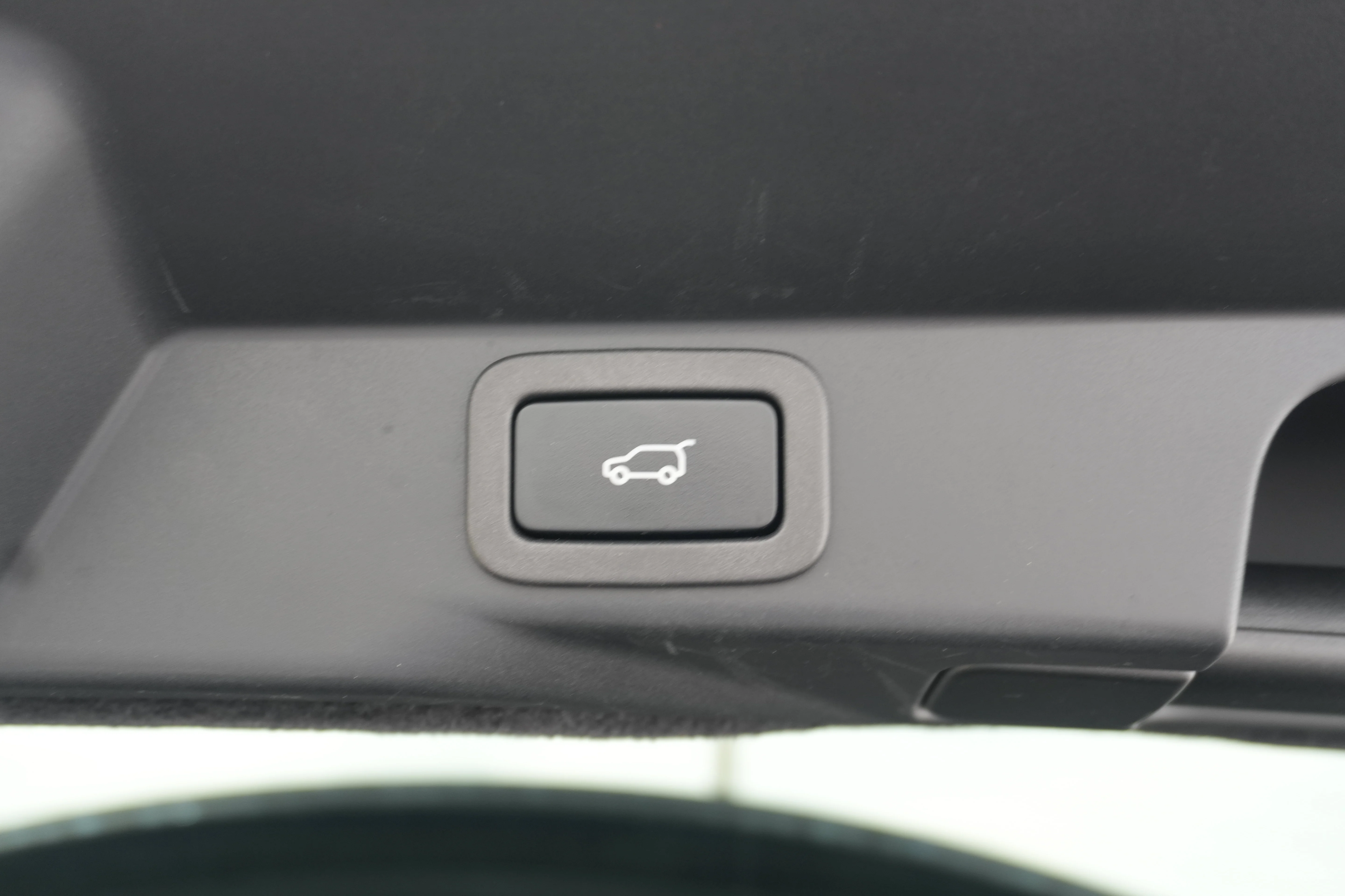 Used 2022 Eiger Grey Metallic Land Rover HSE Silver Edition image 17