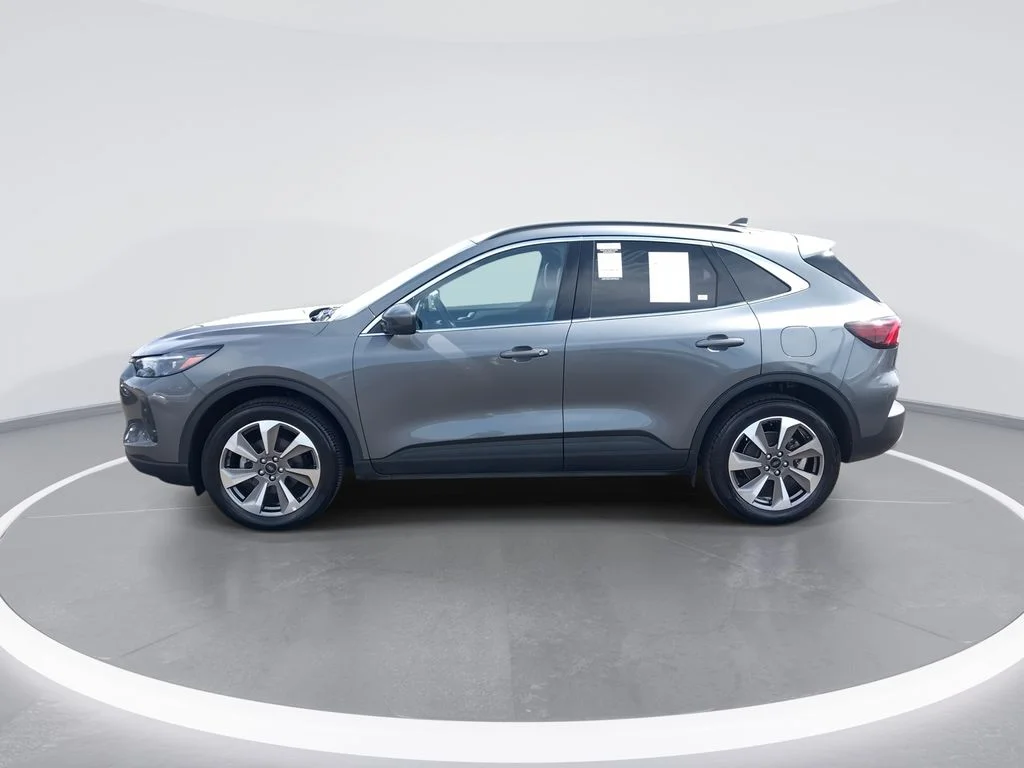 Used 2025  Ford Platinum image 5
