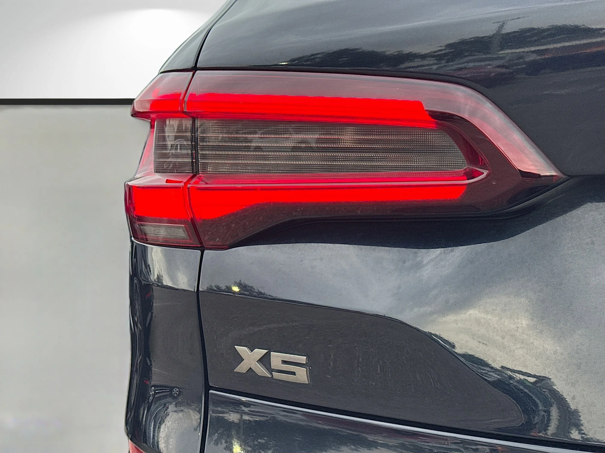 Used 2021 Carbon Black Metallic BMW M50i image 10