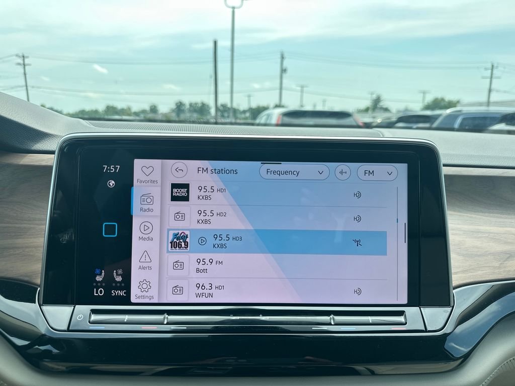 New 2026  Volkswagen 2.0T SE w/Technology image 18
