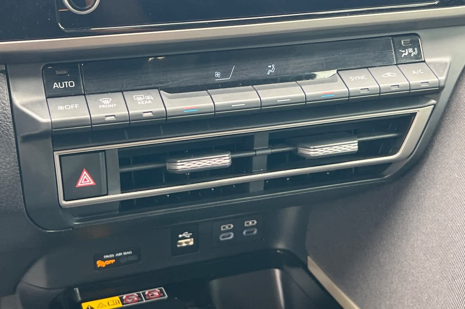 2025 Toyota Camry LE - Photo 19