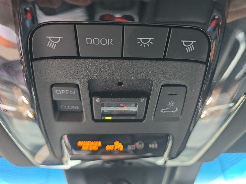 Certified Used 2023  Toyota Limited image 24