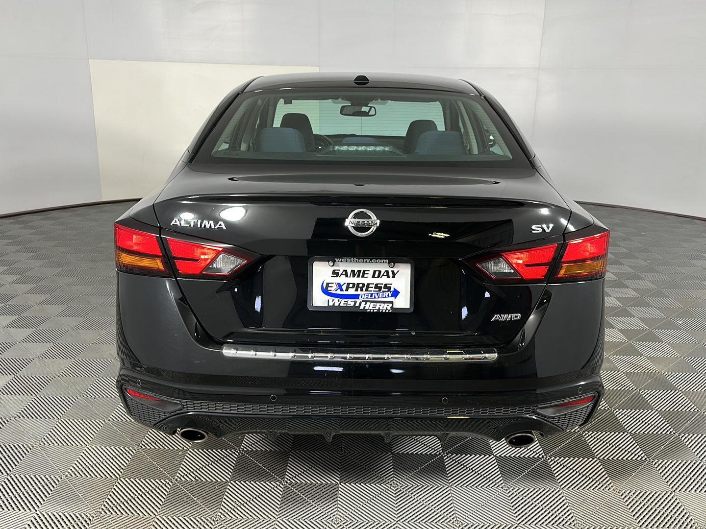 Used 2020 Super Black Nissan 2.5 SV image 24
