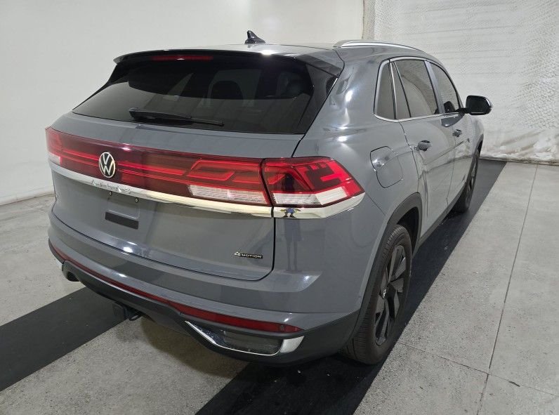 Used 2024 Gray Volkswagen 2.0T SE w/Technology image 3