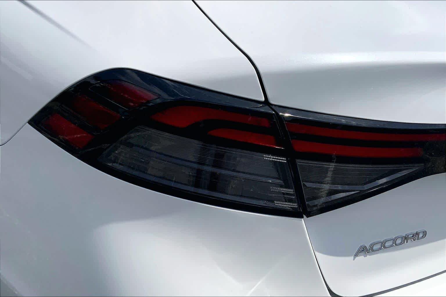 New 2026 Platinum White Pearl Honda SE image 14