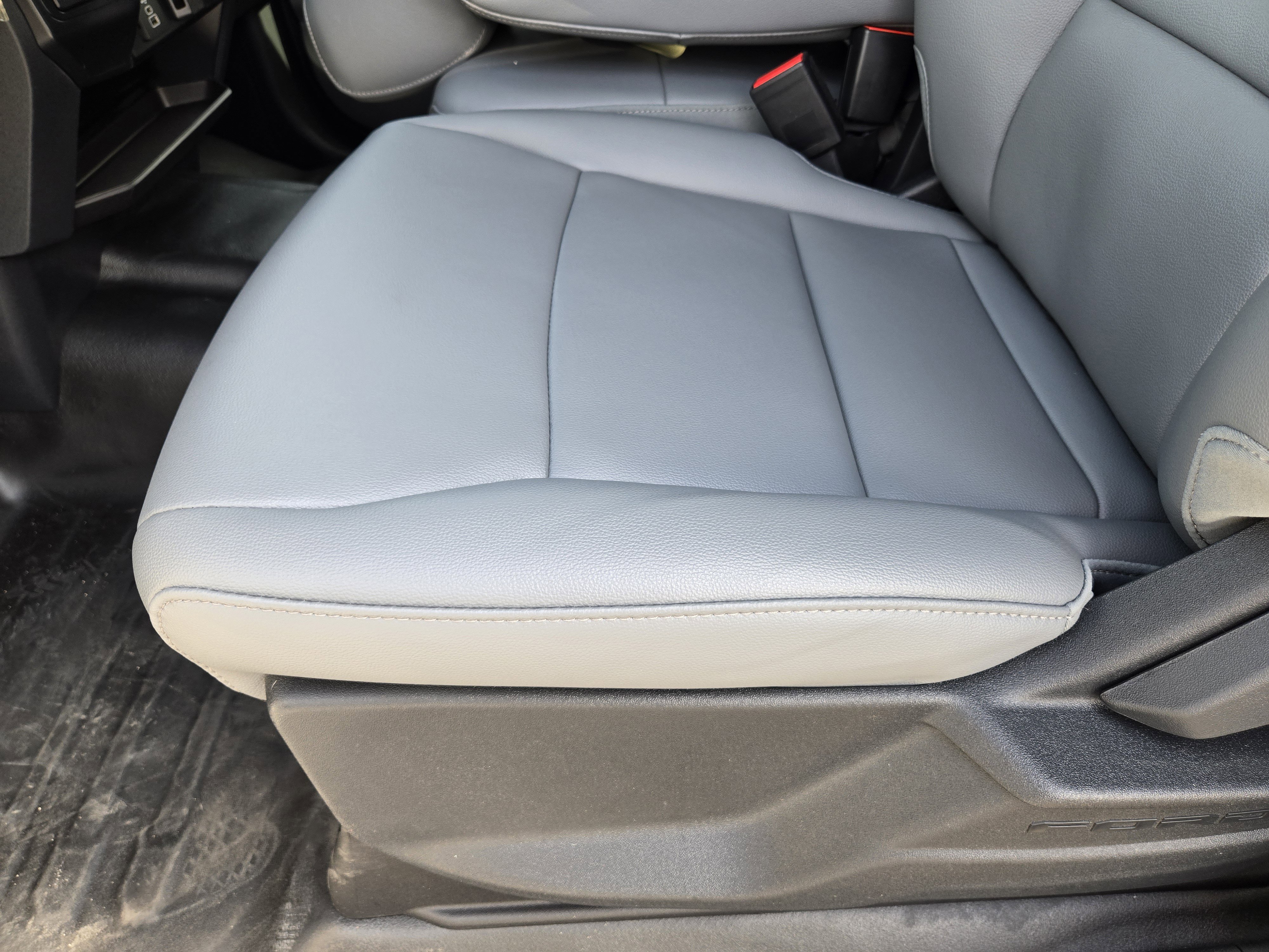 New 2026 Oxford White Ford XL image 16