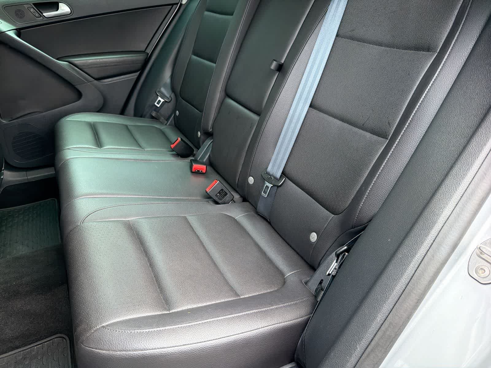 Used 2017 Silver Volkswagen Wolfsburg Edition image 21
