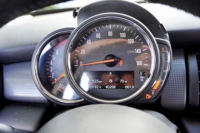 Used 2019 White MINI Classic image 31