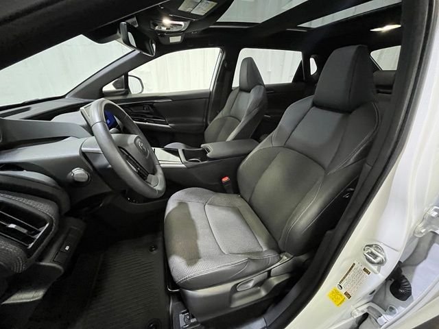 Used 2023 Beige Toyota XLE image 10